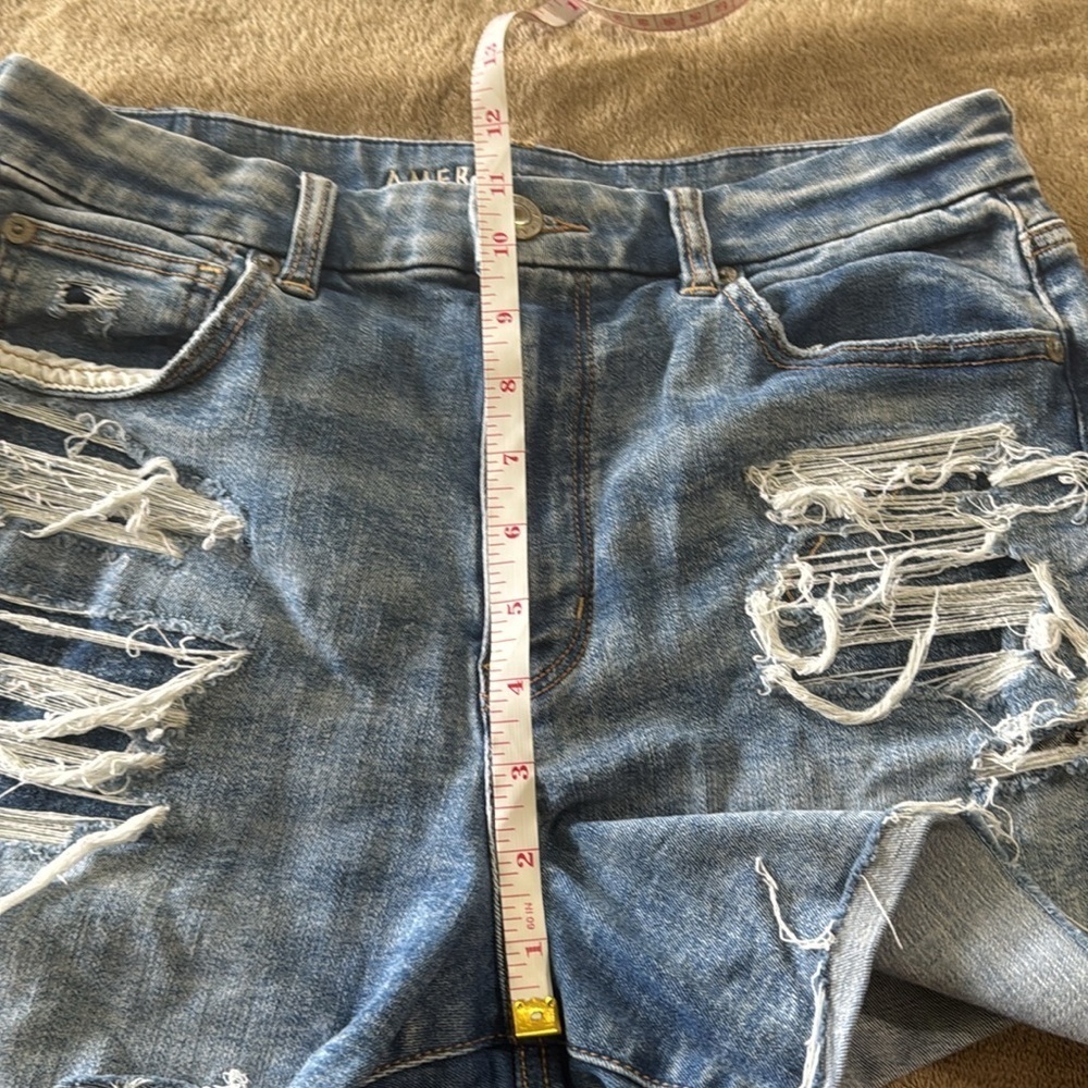American‎ Eagle Woman’s Curvy Hi Rise Distressed Denim Women's Shorts - Picture 10 of 10